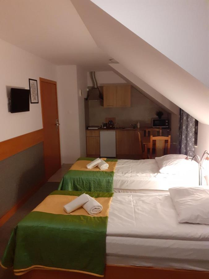 Aparthotel Arkadia ปวอตสก์ ภายนอก รูปภาพ