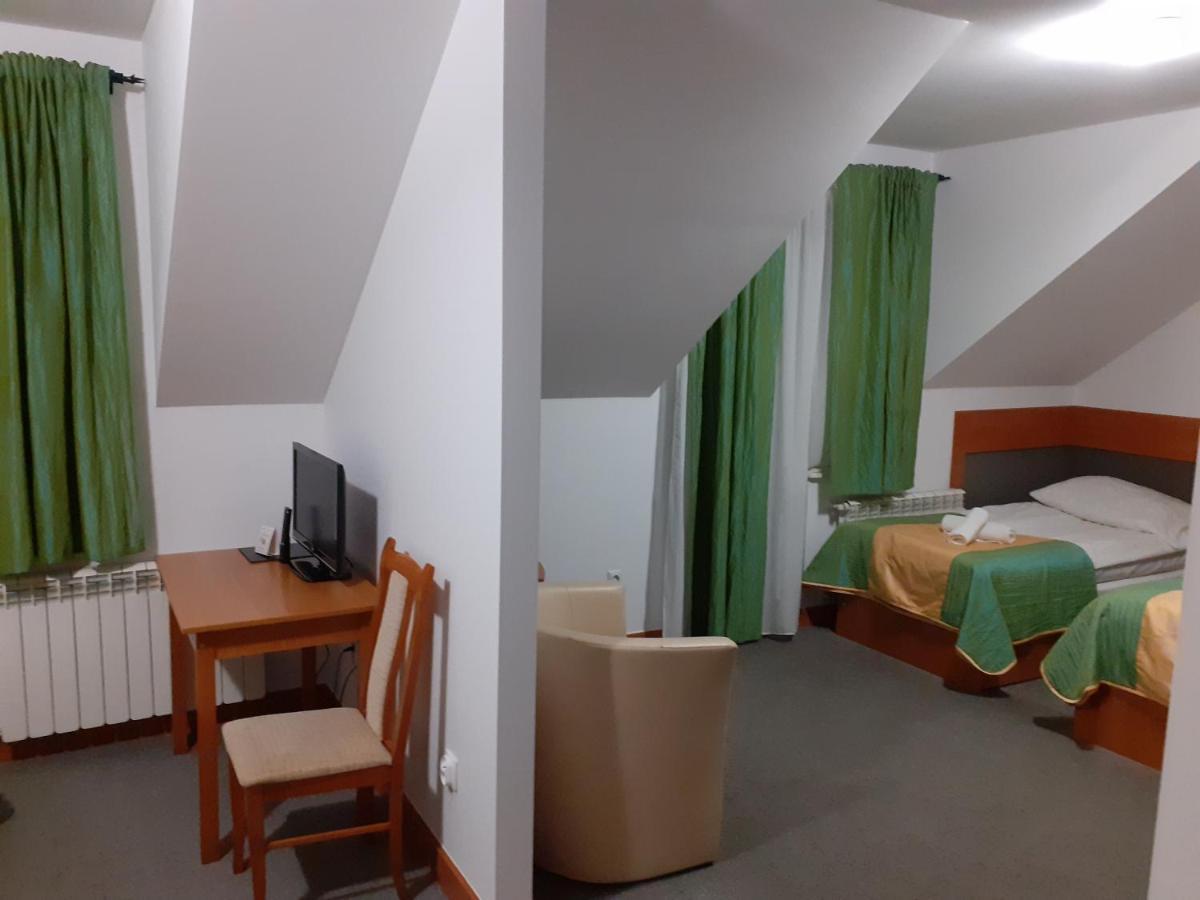 Aparthotel Arkadia ปวอตสก์ ภายนอก รูปภาพ